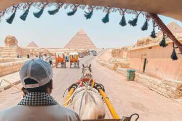 carriage ride at giza pyramids 700x500