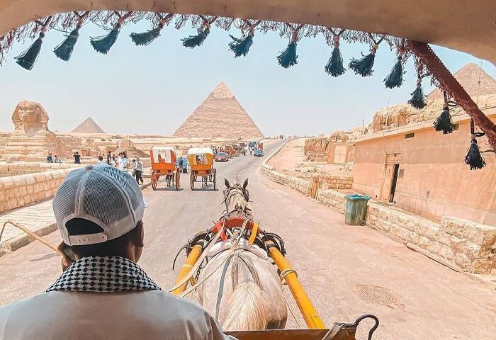 carriage ride at giza pyramids 700x500