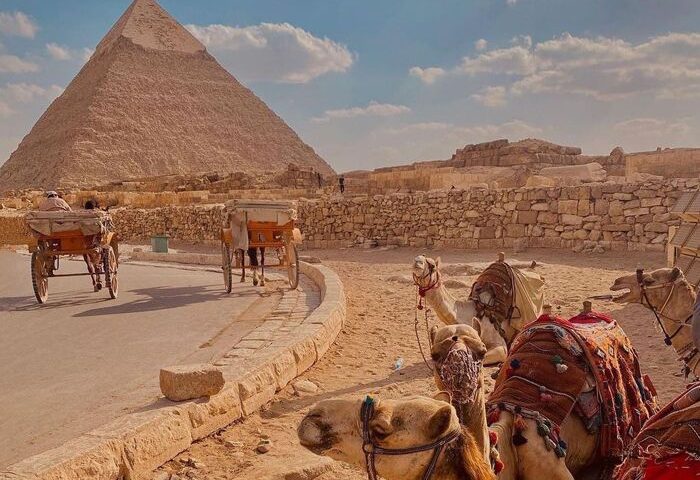 khafre pyramid giza 700x500