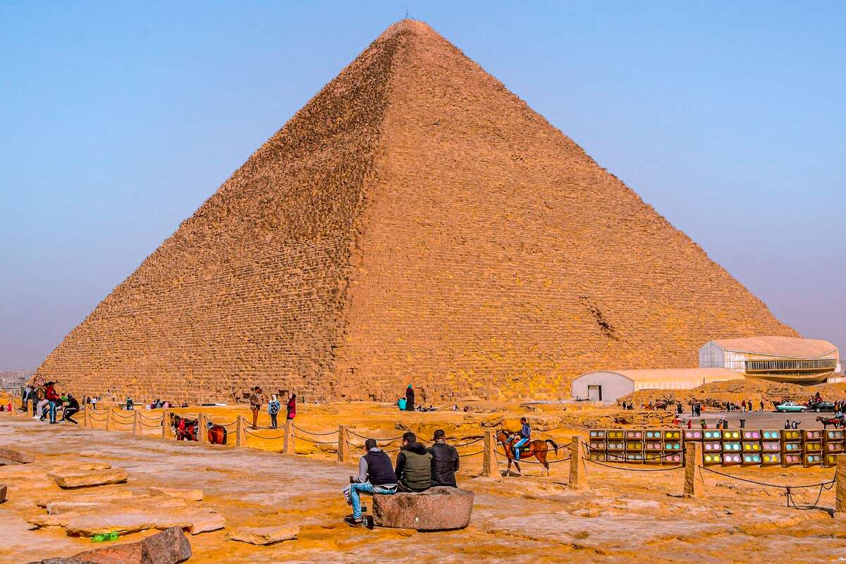 Private Tour to Giza Pyramids, Valley Temple And Sphinx From Port Said Pyramid of Khufu.