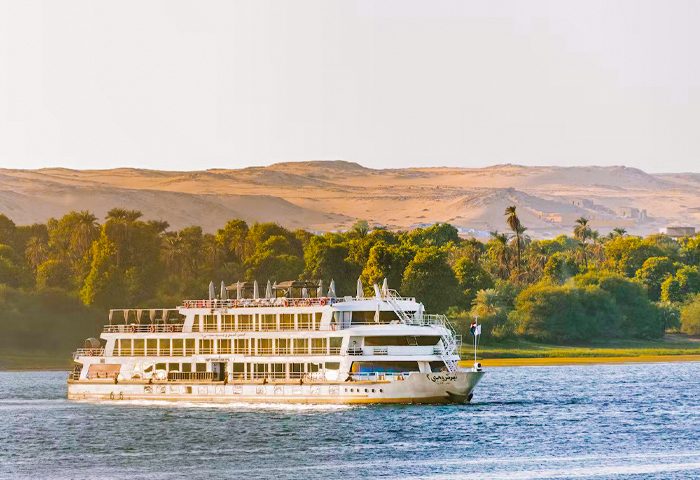 Sanctuary Sun Boat IV Luxury 9